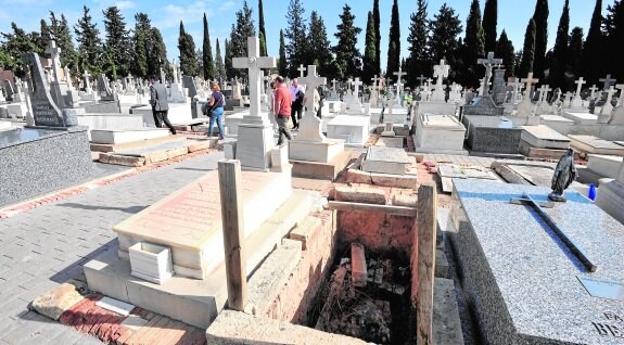 La zona 1 es de la más antiguas. 50 fosas van a ser arregladas para sacarlas a la venta.