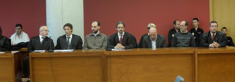 Los acusados durante el juicio. 