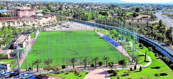 Imagen panorámica del campo de fútbol municipal de El Ranero. 
