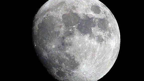 Trucos para fotografiar la Superluna y no sacar una bola blanca en el cielo