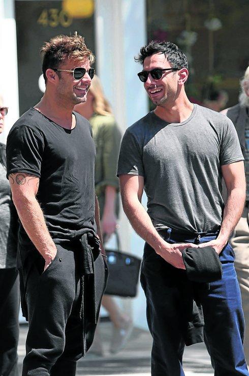 Ricky Martin (izquierda) junto a su futuro marido.