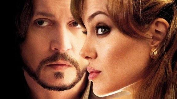 Johnny Depp y Angelina Jolie en la película 'The tourist'. 