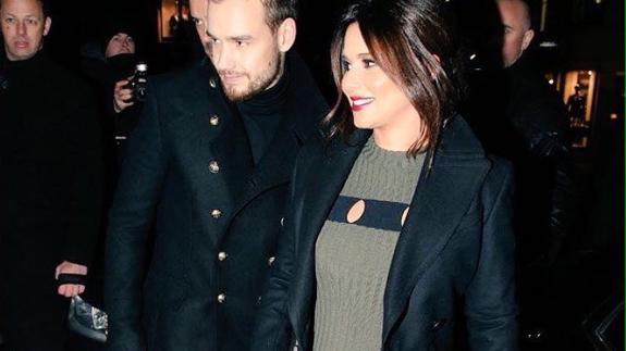 Liam Payne arropa a Cheryl Cole.