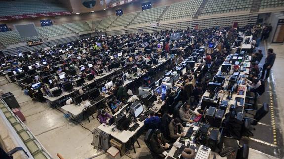 Panorámica de los asistentes a la Murcia Lan Party. 