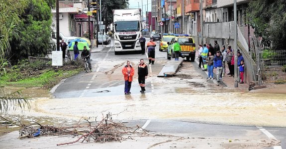 La rambla del Bojal, en la carretera entre Torreagüera y Beniaján, fue una de las zonas del municipio más afectadas por la lluvia. 