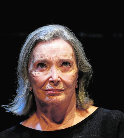 Nuria Espert fue ovacionada en el Teatro Romea por su trabajo en 'Incendios'.