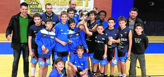 Jugadores del equipo Grada Líder Molina Basket, campeones del Torneo Mini de Navidad Campillo Palmera. 