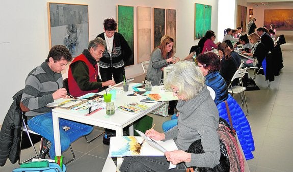 Pedro Cano -2º por la izquierda-, ayer con sus alumnos. 