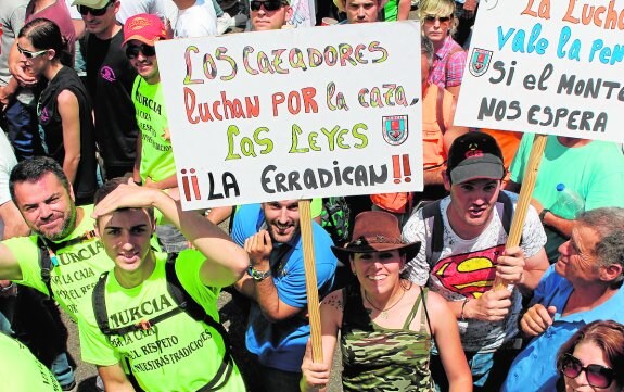 Cazadores murcianos, en una multitudinaria manifestación en Madrid, en junio pasado.