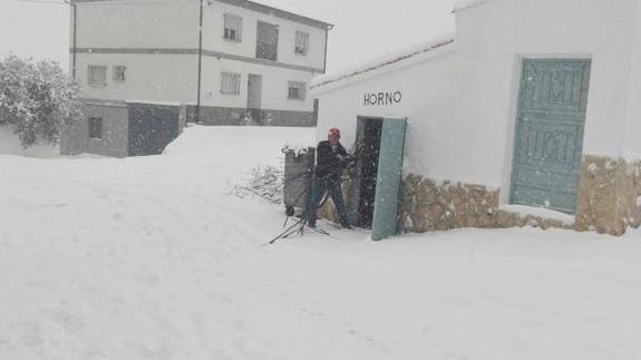 Moratalla queda enterrada bajo una espesa capa de nieve. 