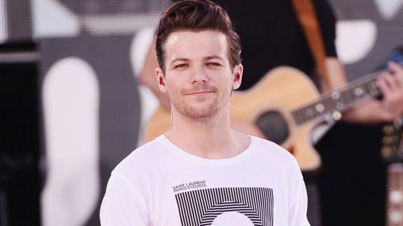 Louis Tomlinson, de One Direction, tuvo miedo escénico tras morir su madre