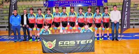 Presentación del equipo de ciclismo de montaña de Bicihuerta Torreagüera, en el Palacio de los Deportes de Murcia