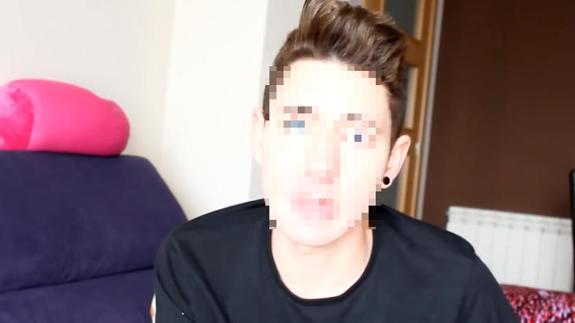 Un 'youtuber' que dijo tener sexo con un niño de 11 años se hace mujer para defenderse