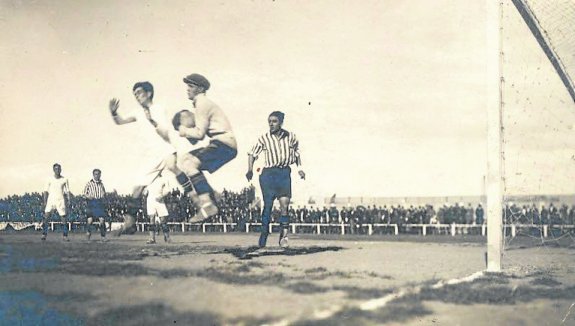 Uno de los primeros partidos en el Almarjal, en 1926.
