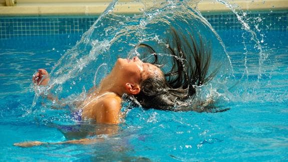 Pantera Contemporáneo Paseo Científicos aseguran que en cada piscina olímpica hay 200 litros de orina |  La Verdad