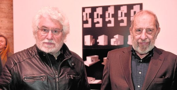 Cristóbal Gabarrón y Álvaro Siza, anoche en el Palacio Almudí de Murcia.