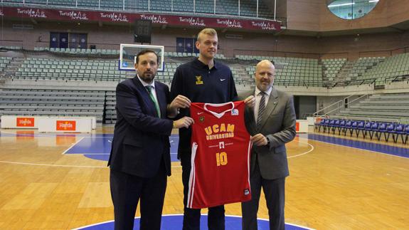 Daniel Clark en su presentación como jugador del UCAM Murcia CB. 