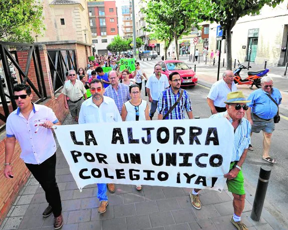 José López, junto a la vicealcaldesa, Ana Belén Castejón, en la protesta en Murcia, en septiembre.
