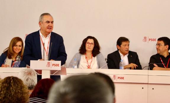 González Tovar, ayer, durante su intervención en el Comité Federal del PSOE.