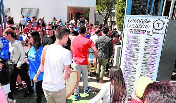 Numerosos asistentes a 'Creando Escuelas' en Villa Pilar.