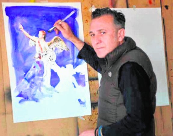 El pintor Nicolás de Maya, dando unos retoques a la obra que presentará el viernes.