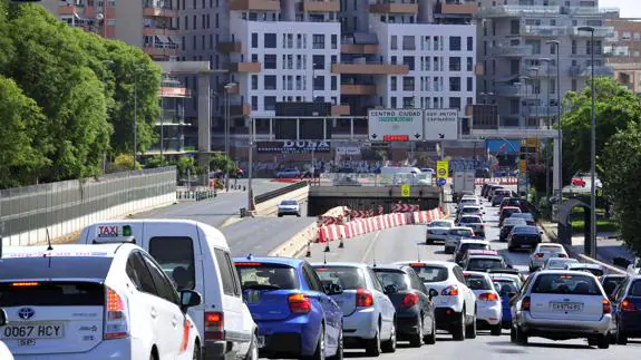 Retenciones debidas a las obras en el túnel de Plaza Castilla el pasado julio. 