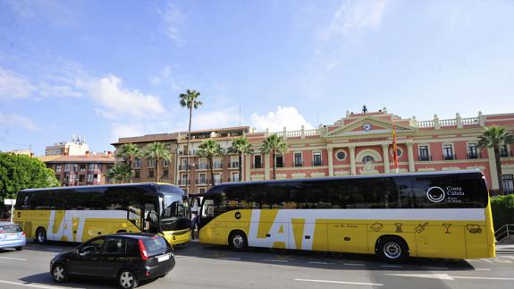 Autobuses en La Glorieta.
