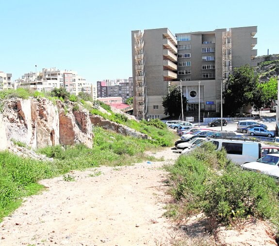 Ladera del Monte Sacro en la que se hará la plaza. 