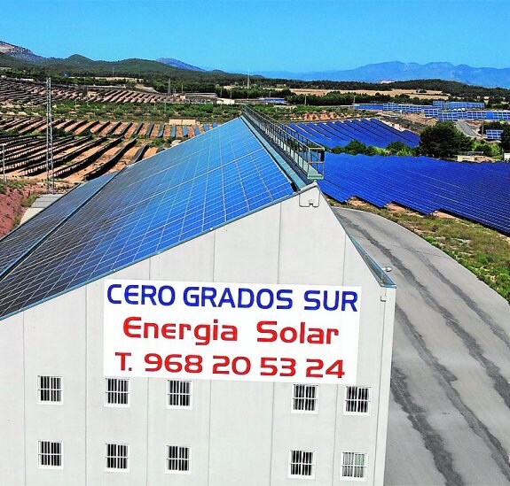 Las placas solares reducen los gastos de luz. C .G. S