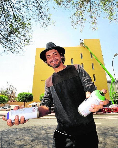 Kobra, ayer, ante el lienzo del Puertas de Castilla. 