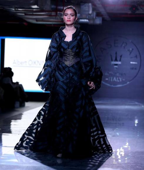 Una prpuesta de Albert Oiknine en la Semana de la Moda de Kuwait 2017.