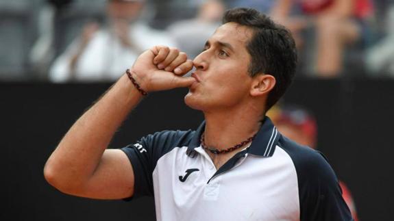 Almagro celebra un punto ante Seppi. 