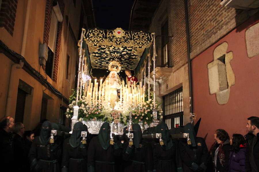 Procesión María al pie de la cruz
