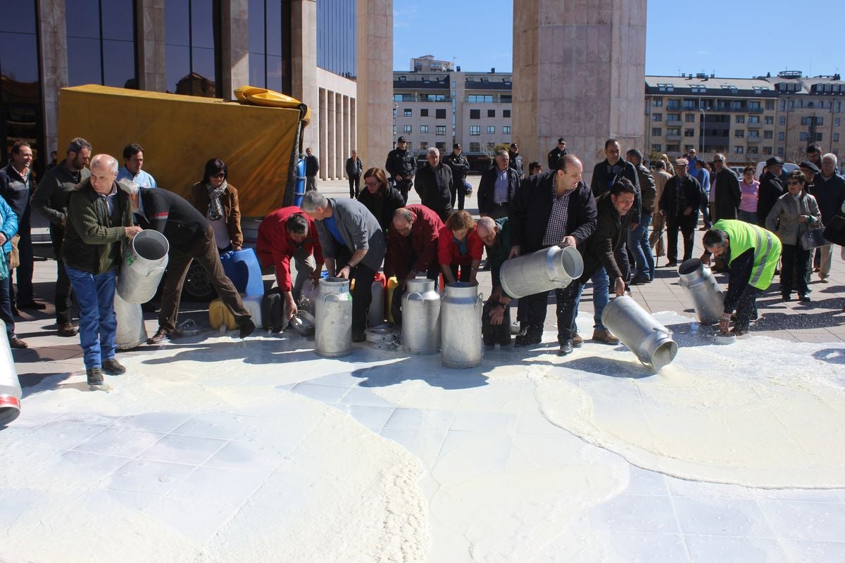 La leche, por los suelos