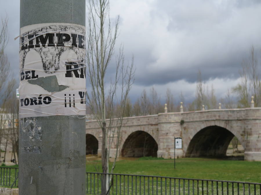 El Torío baja con abundante caudal