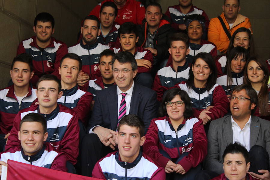 La Diputación recibe a la selección de Lucha Leonesa