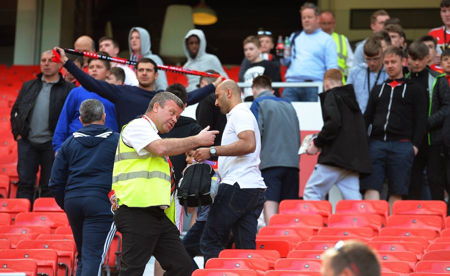 Las imágenes de la suspensión del partido del Manchester United -Bournemouth