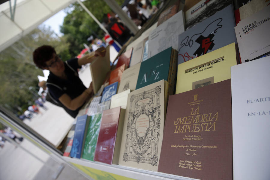 La reina Letizia inaugura la Feria del Libro de Madrid