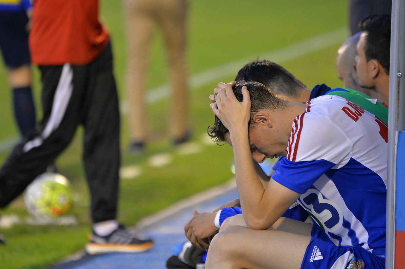 Lágrimas para un descenso