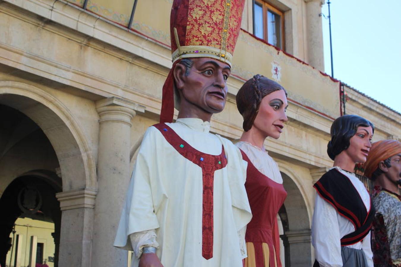 Gigantes, cabezudos y León