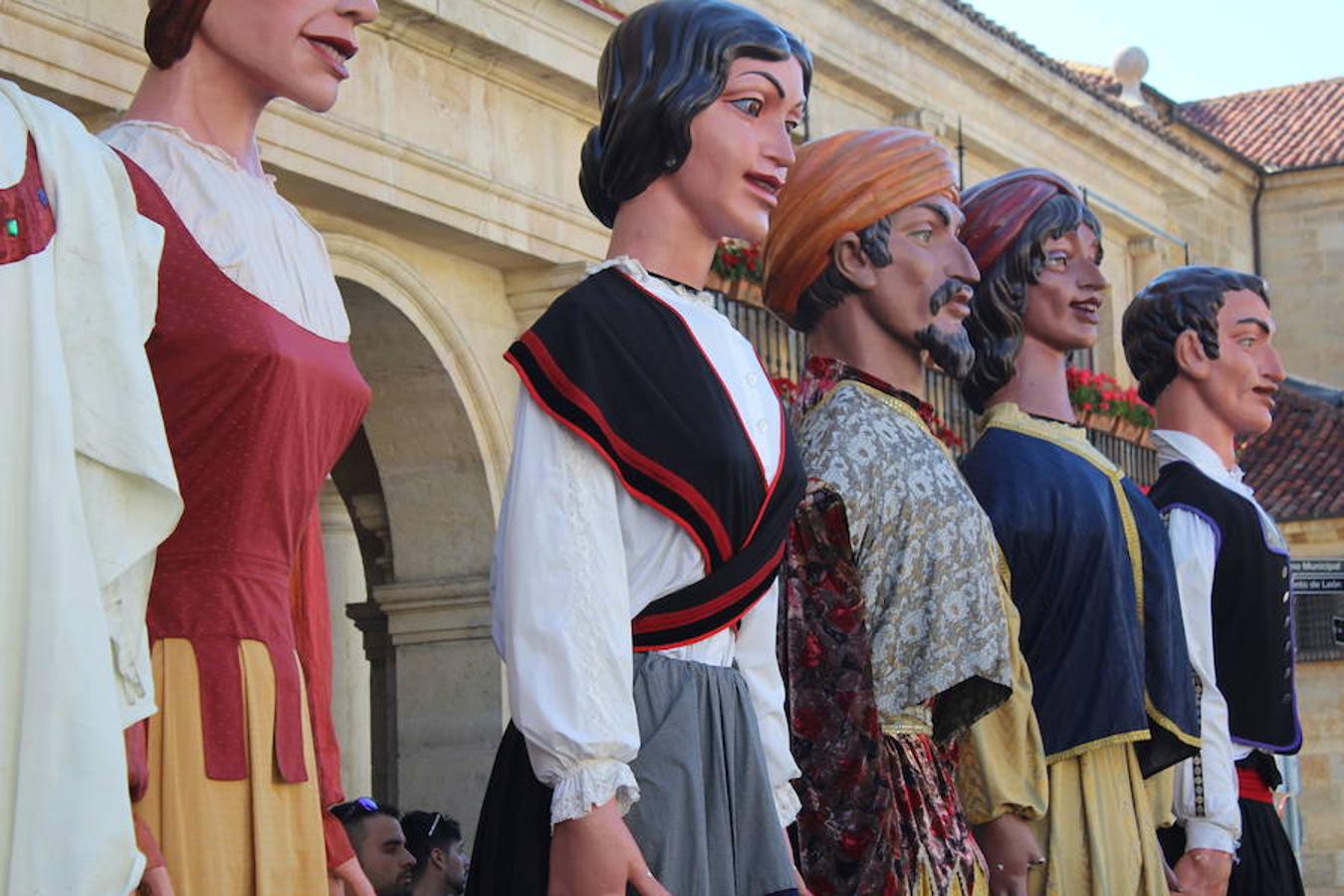 Gigantes, cabezudos y León