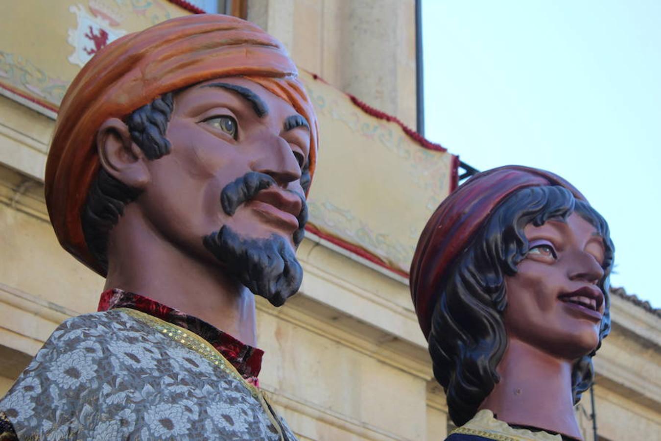 Gigantes, cabezudos y León