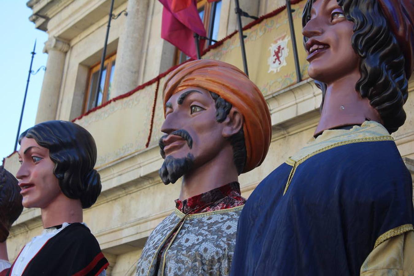 Gigantes, cabezudos y León