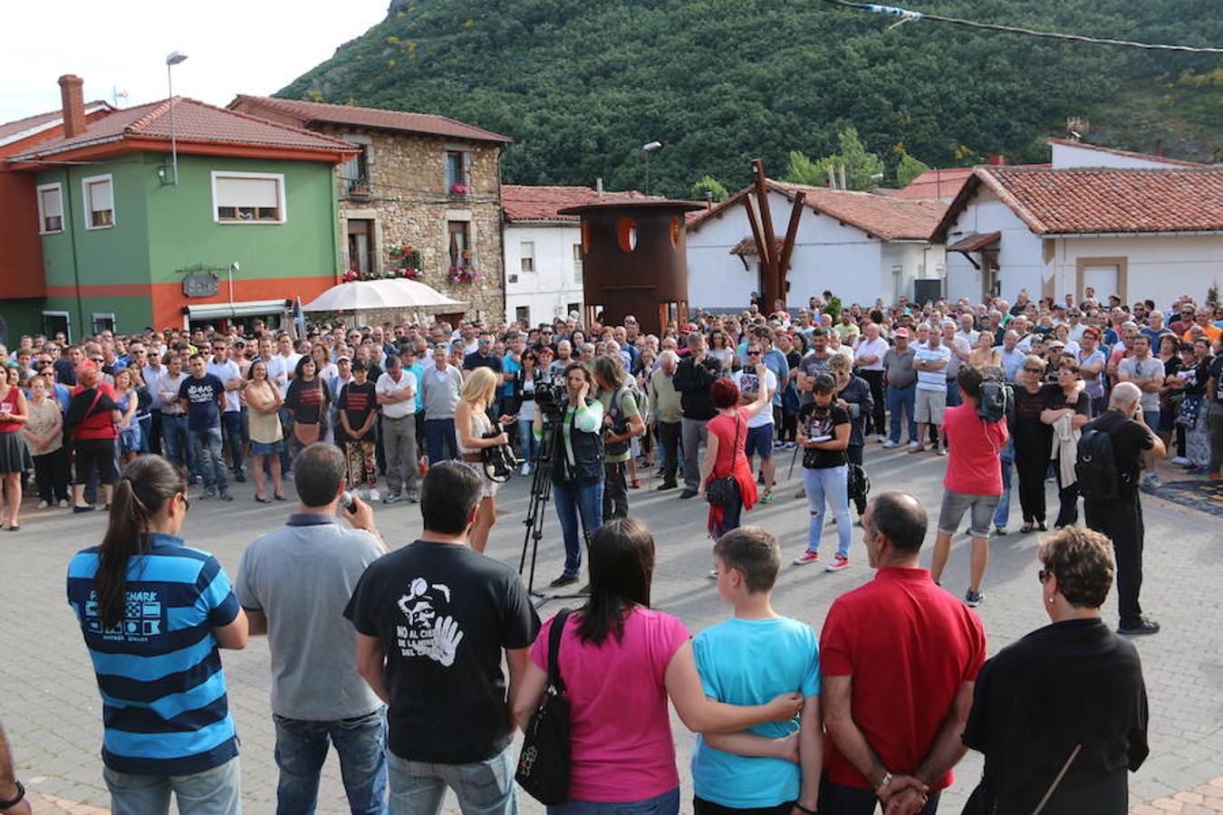 Ciñera sale a la carretera en defensa de la minería