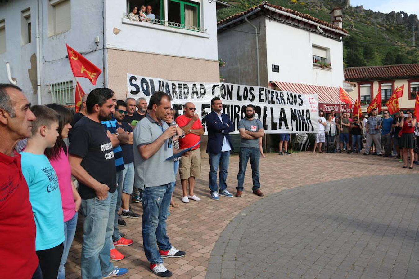 Ciñera sale a la carretera en defensa de la minería