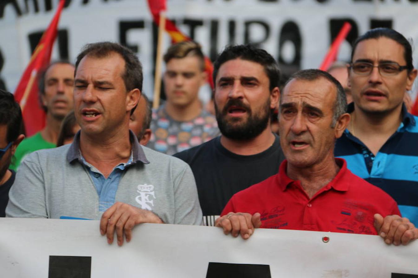 Ciñera sale a la carretera en defensa de la minería