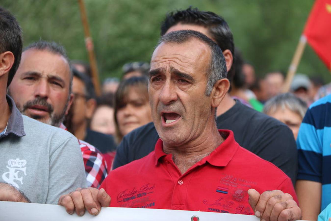 Ciñera sale a la carretera en defensa de la minería