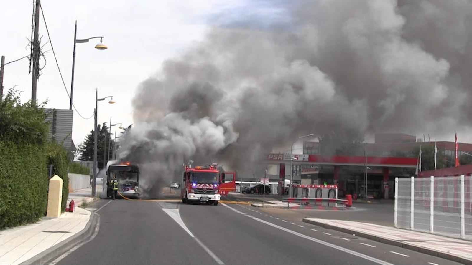 Arde un autobús urbano de León