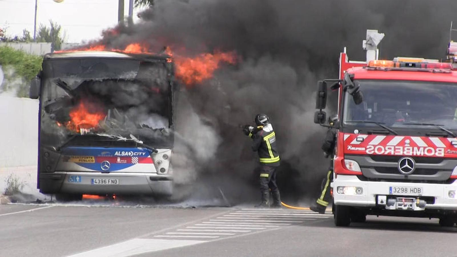 Arde un autobús urbano de León