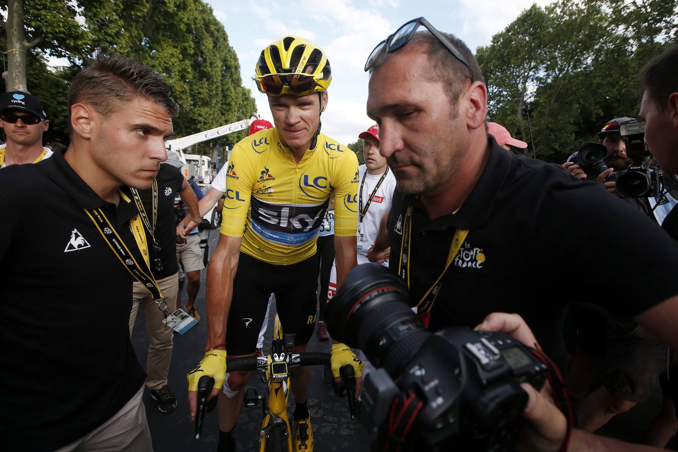 Froome celebra su tercer Tour de Francia en París